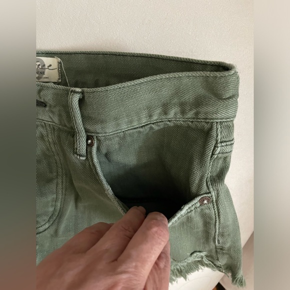 We The Free Sage Green Distressed Shorts Size 29 - Picture 6 of 12